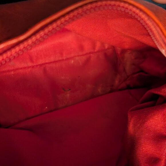 O1 MAURIZIO TAIUTI Red Studded Leather Shoulder Bag - Picture 10 of 11